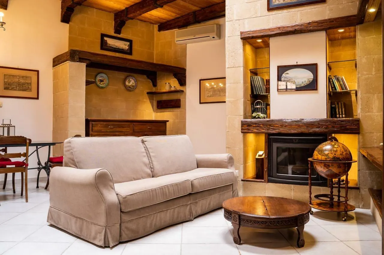 Apartment Suite Piazza Del Gesu By Domusextra Neapel Italien