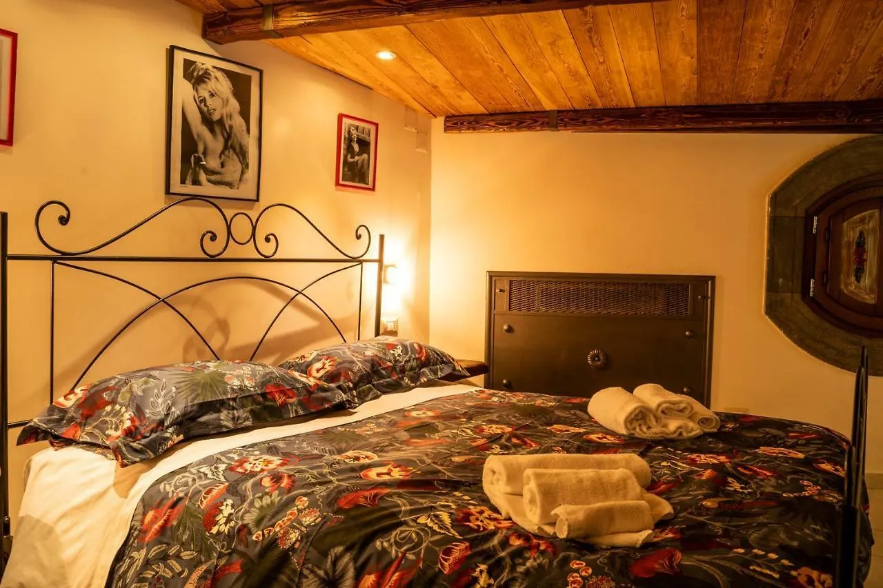 Apartment Suite Piazza Del Gesu By Domusextra Naples